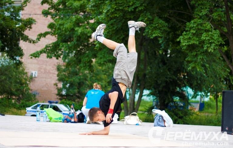 Танцевальные мастер-классы на Дерунова. Фото