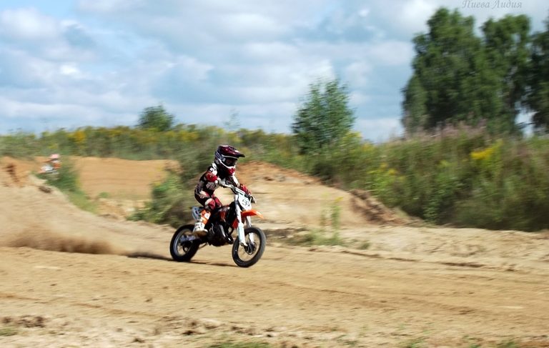 Под Рыбинском прошёл мотокросс. Фоторепортаж