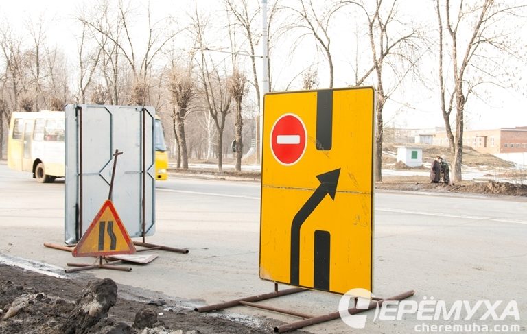 На проспекте Ленина идут работы по замене трубы. Фоторепортаж