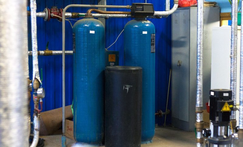 «Они уже получали “на орехи”». Денис Добряков ответил на вопросы депутатов по горячему водоснабжению