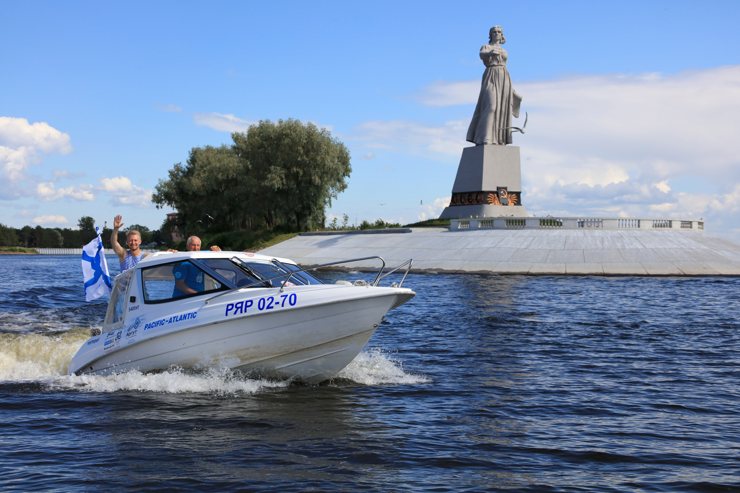 Рыбинские лодки. Вымпел Рыбинск. Завод Вымпел Рыбинск. Катер Вымпел. Катер Рыбинск.