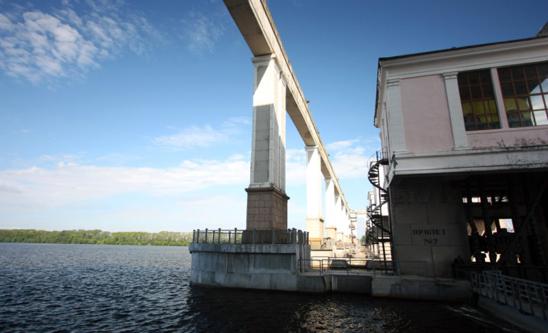 На Угличской ГЭС начали холостые сбросы. Приток воды резко увеличился