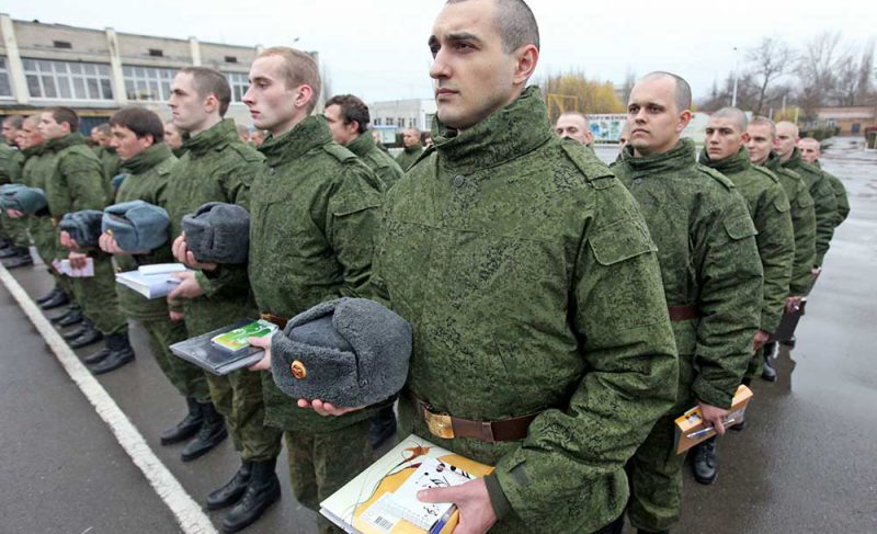 Более 900 человек из Ярославской области призвали на службу