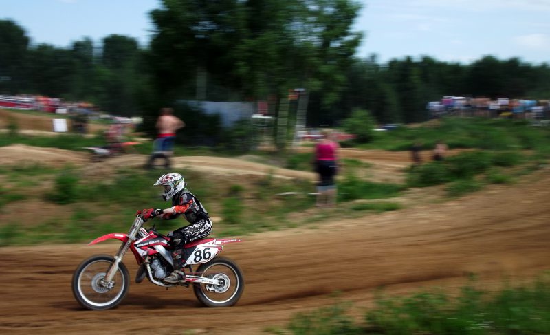 Рёв моторов: под Рыбинском прошёл мотокросс. Фоторепортаж