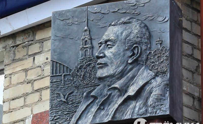 В Рыбинске открыли мемориальную доску «народному главе»