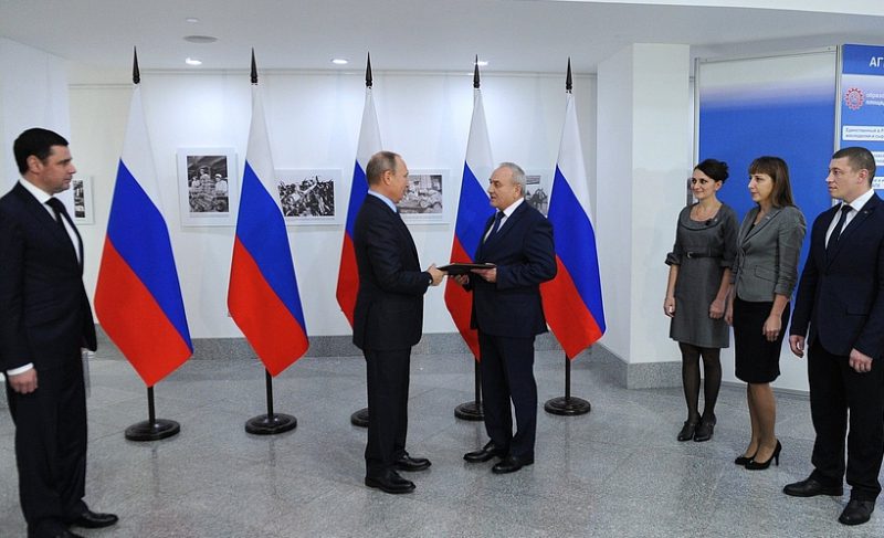 Владимир Путин вручил благодарность сотрудникам НПО «Сатурн»