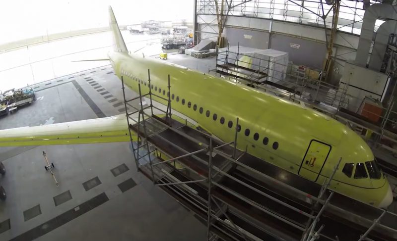SSJ-100 красят в цвета Брюссельских авиалиний. Видео