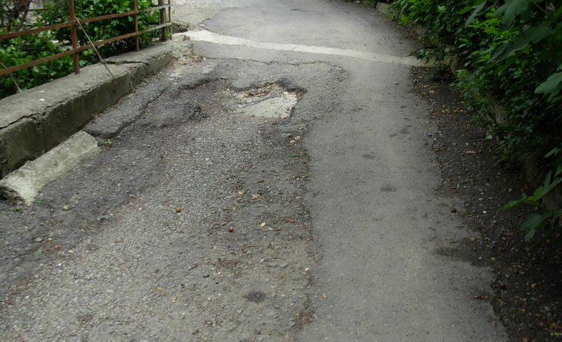 То яма, то канава: рыбинские дороги подверглись жёсткой критике