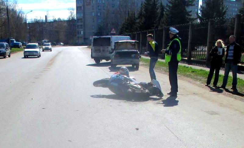 Сезон открыт: в ДТП пострадал мотоциклист