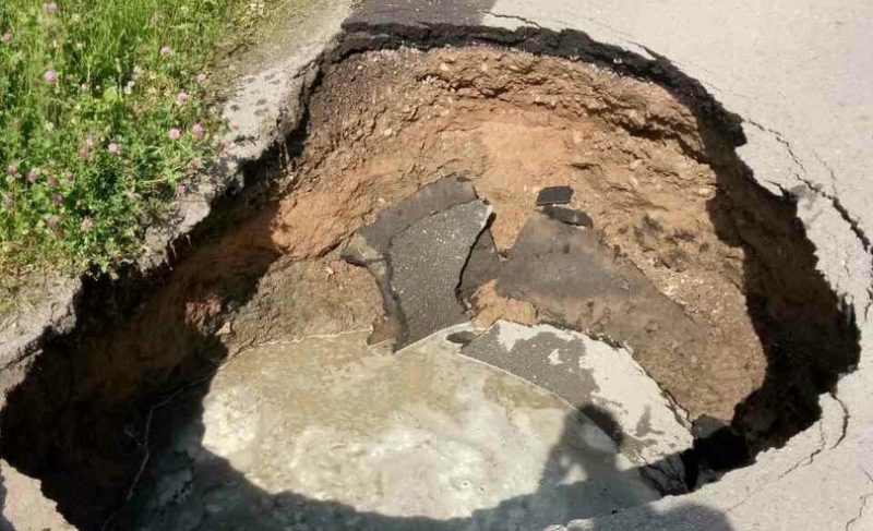 В Рыбинске снова провалился асфальт. «Водоканал» планирует масштабные работы