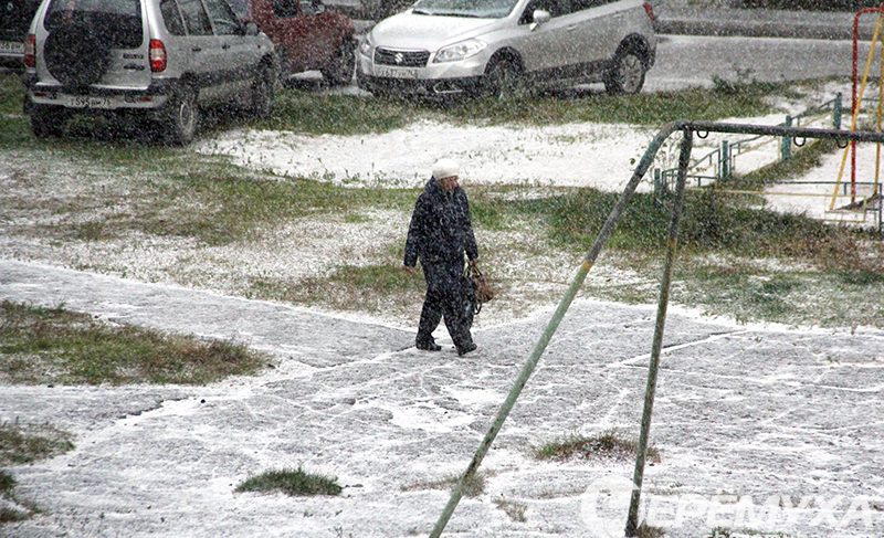 Рыбинск засыпало градом. Видео
