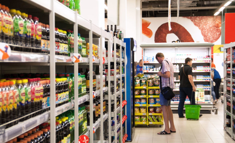 Несладкая жизнь: на сколько подорожал сахар и как вообще изменились цены на продукты