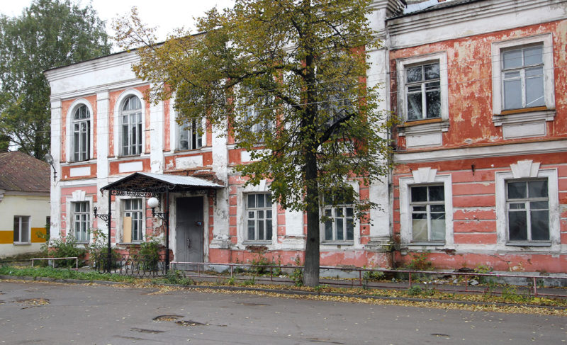 Горадминистрация планирует заказать проект ремонта крыши Мариинской гимназии