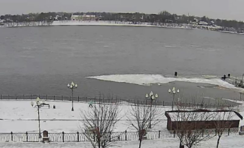 В Рыбинске затопило строящийся причал. Но это нормально