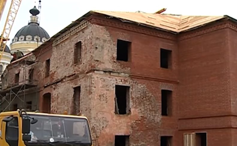 В Рыбинске восстанавливают один из главных символов разрухи