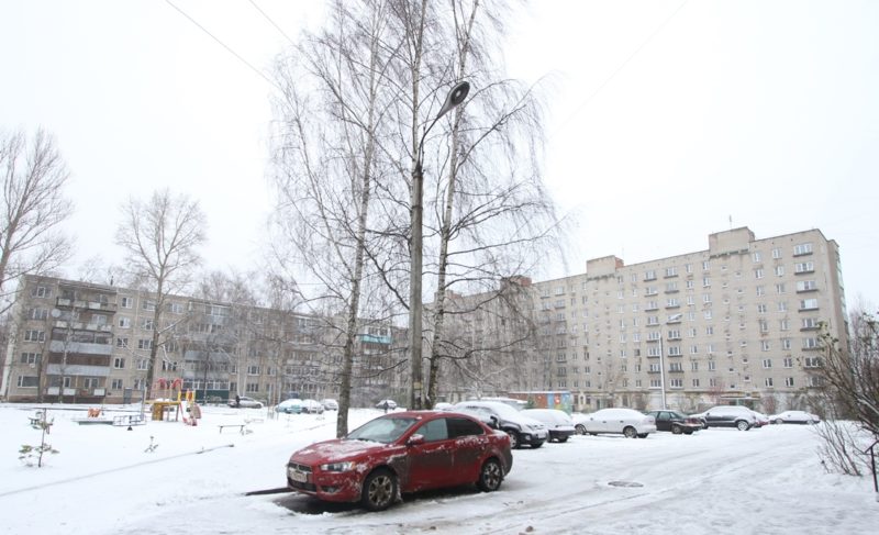 У меня во дворе не горят фонари. Куда обращаться? Разбор