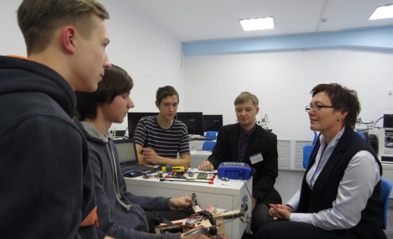 Рыбинские школьники представят в «Сколково» роботизированный квадрокоптер