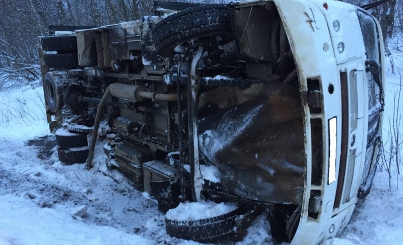 Пострадавший ребёнок и автобус в кювете: сводка дорожных происшествий