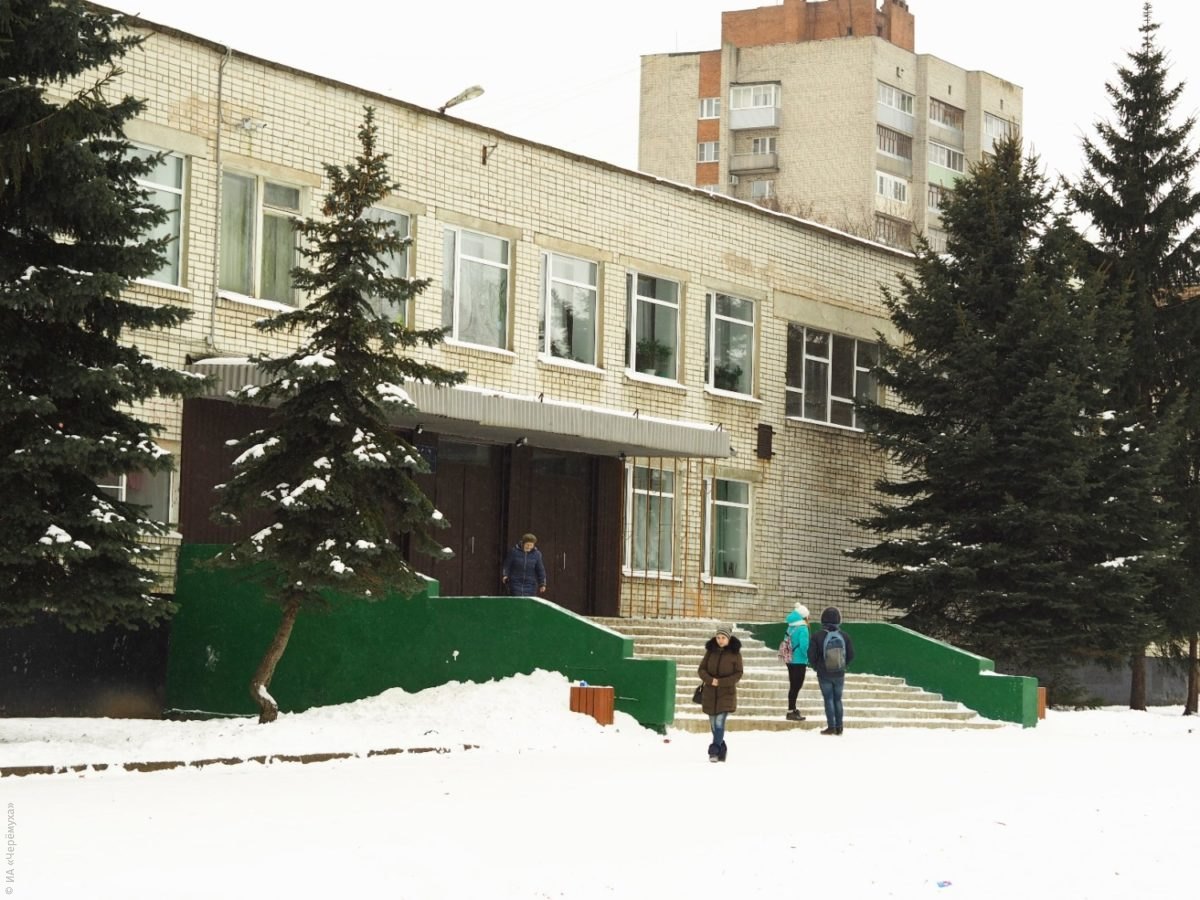 Ночное дежурство, фиктивная регистрация, покупка квартиры. На что готовы  рыбинцы, чтобы ребёнка зачислили в первый класс? | Черёмуха