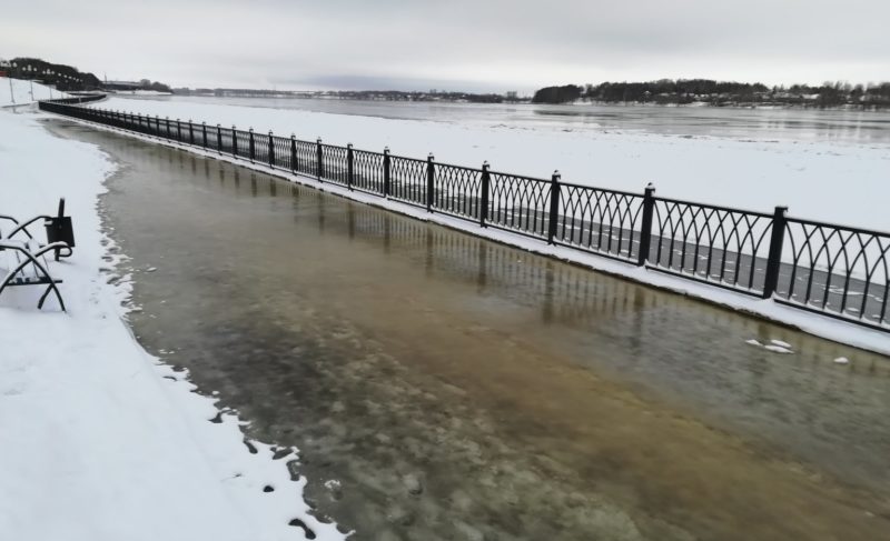 В Рыбинске снова затопило набережную. В середине зимы