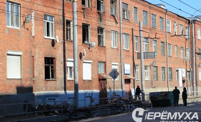 Сгоревшие подъезды на Герцена тоже разворовали. Что будет с домом дальше?