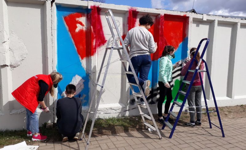 Забор водоканала стал площадкой для конкурса граффити