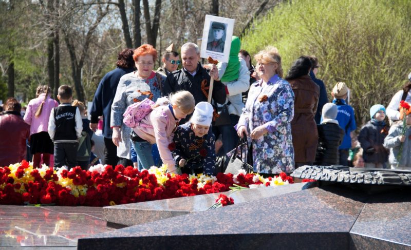 «Поём военные песни, смотрим дедушкины фотографии». Юные рыбинцы — про День Победы