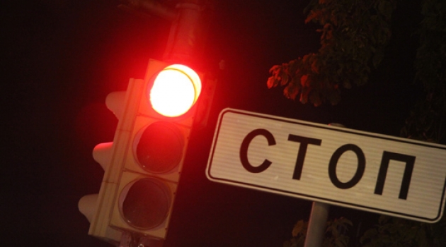 Что делать, если светофор во все стороны горит только красным?