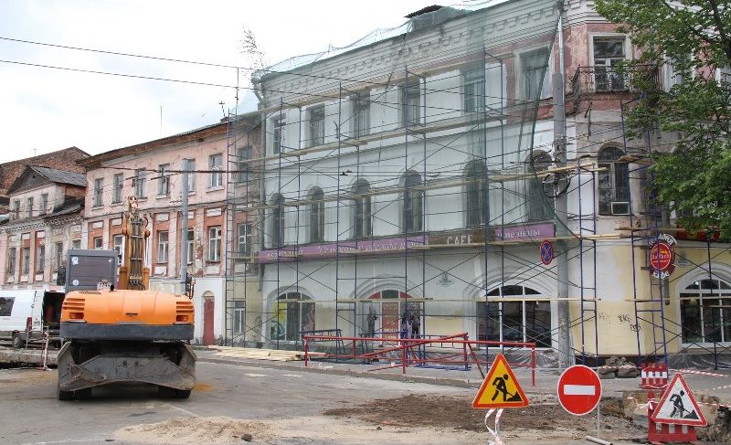 Фасады двух домов на Стоялой отремонтирует город. Частично