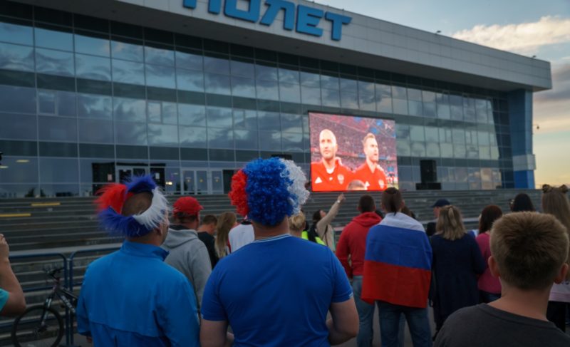 Тысячи болельщиков собрались в фанзоне ЧМ-2018 по футболу. Фоторепортаж Александра Коллякова