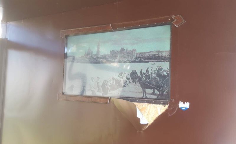 Вандалу, повредившему остановку на Соборной площади, назначили наказание