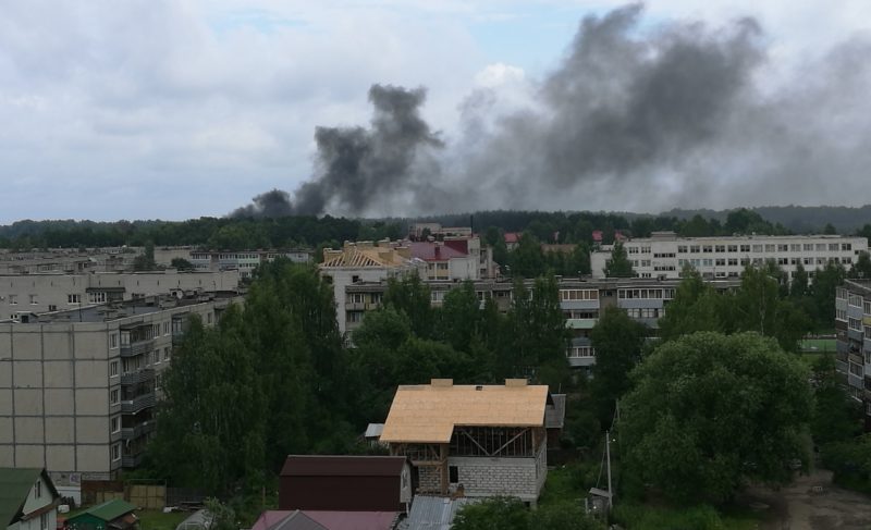 На стадионе «Звезда» горело строящееся здание