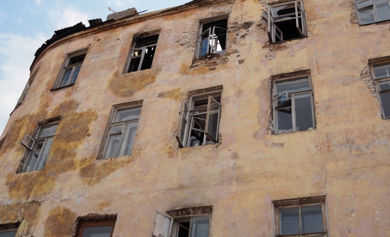 «Мы были готовы к пожару. Но никто не ожидал, что он будет настолько сильным». Жильцы и чиновники решили, что делать со сгоревшим домом