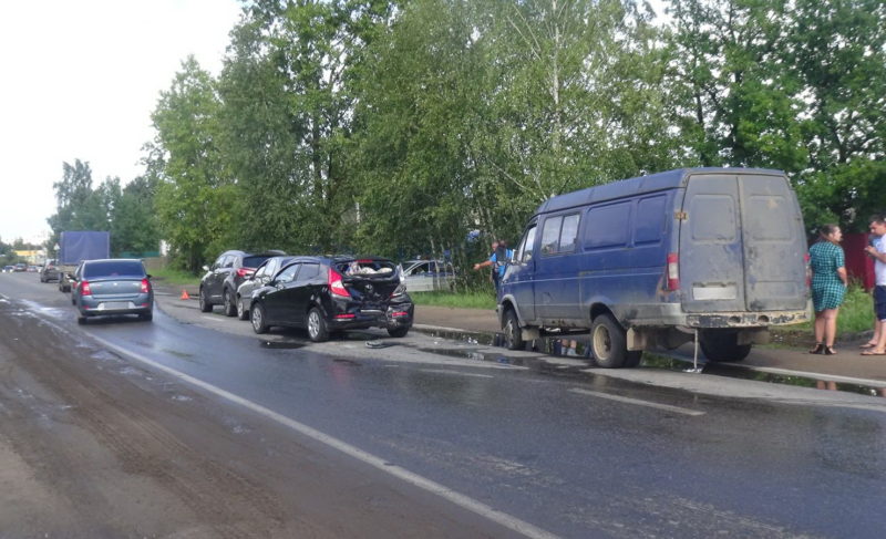 Два столкновения, шесть машин — сводка дорожных происшествий