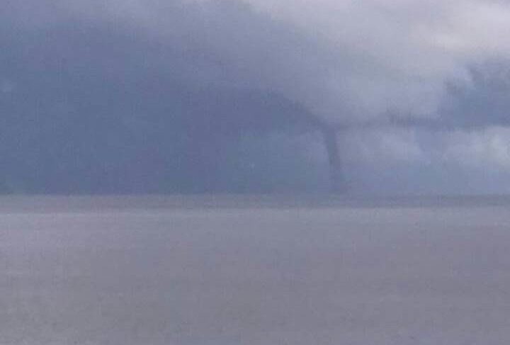 «Река» на Плеханова, смерч на водохранилище и град: что происходит с погодой в Рыбинске