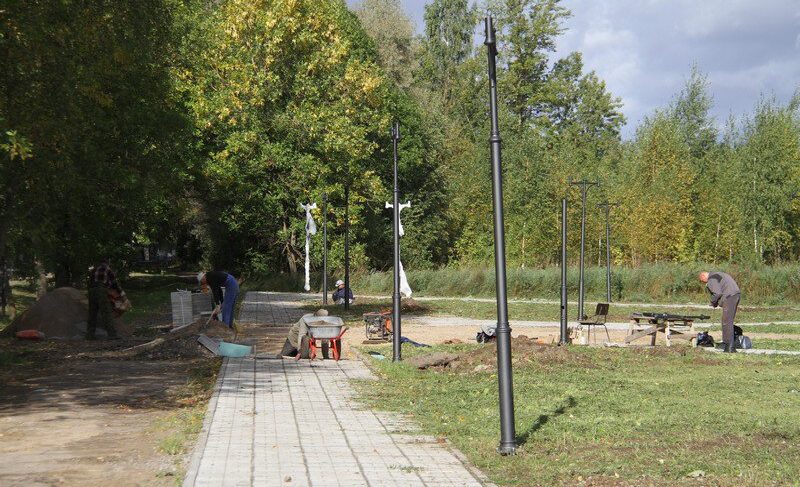 Территорию у закладного камня памятника жертвам Волголага привели в порядок