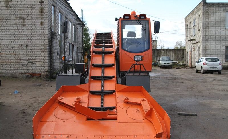 В автопарке «ДЭС» появилась современная машина. Она должна справиться с уборкой снега во всём городе