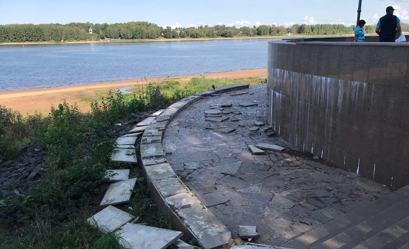 Суд отклонил апелляцию о снижении компенсации за испорченную подростками плитку на Волжской набережной