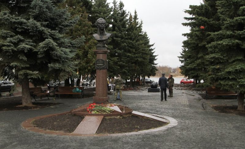 Реконструкция бульвара Ушакова: фонтан установили, обещают бесплатный Wi-Fi