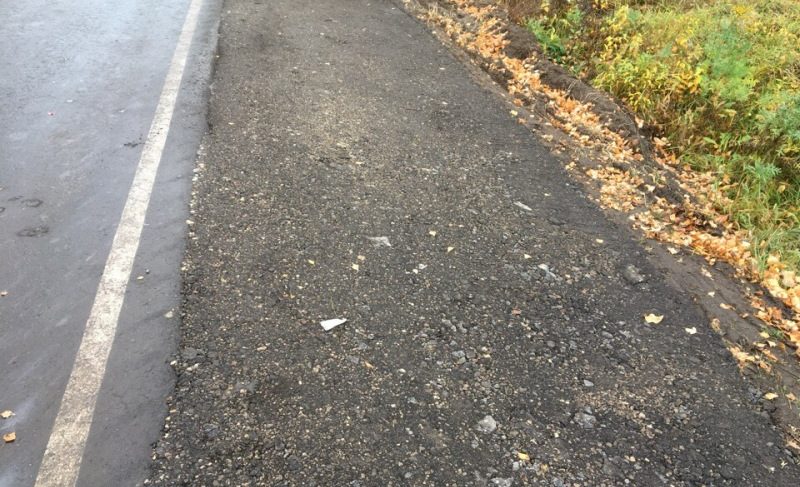 Последний штрих: в Рыбинске приступили к укреплению обочин