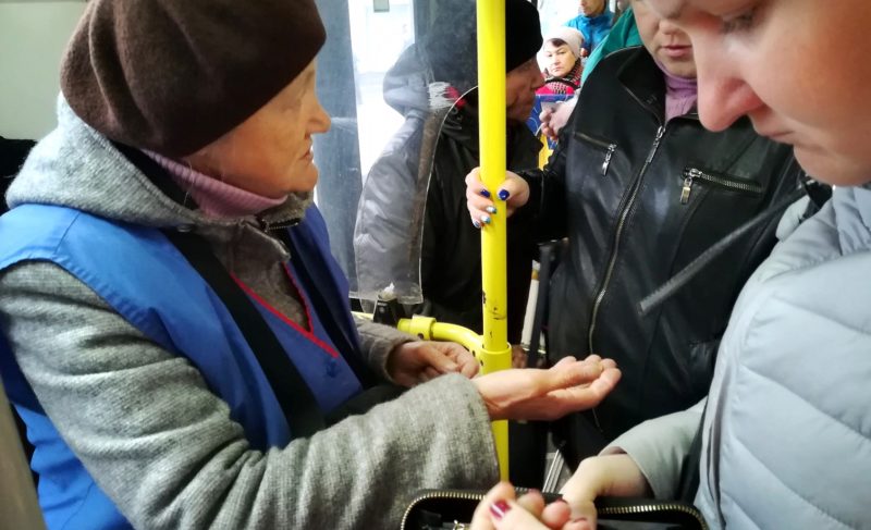 «Формально — правильно, а по сути — издевательство». Каково троллейбусникам работать по новому тарифу и что об этом думают пассажиры