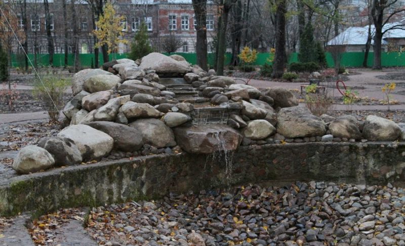 В Карякинском парке появился мини-водопад
