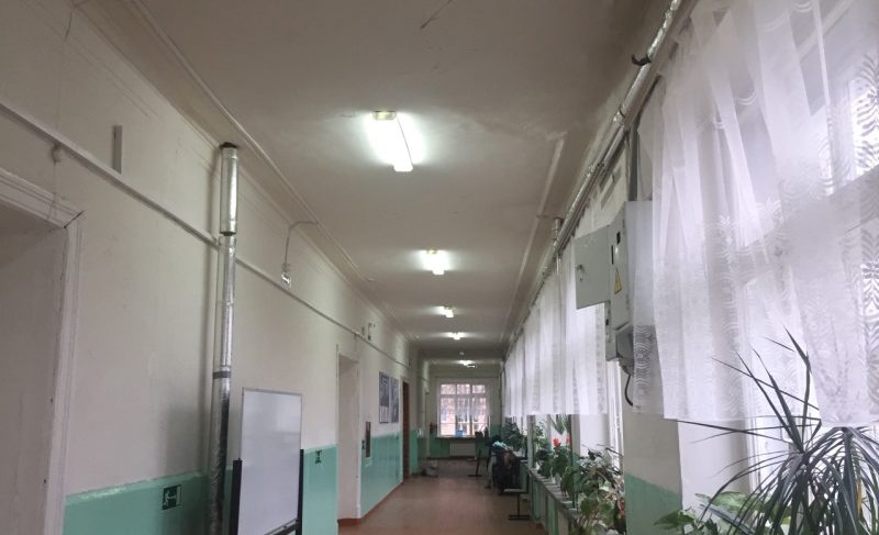 Школу № 15 временно закроют из-за вздувшегося потолка