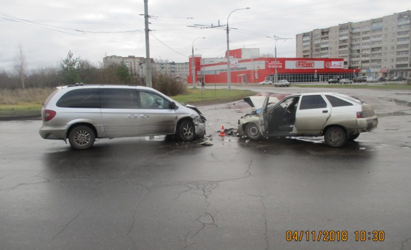 В ДТП на Суркова пострадали два человека