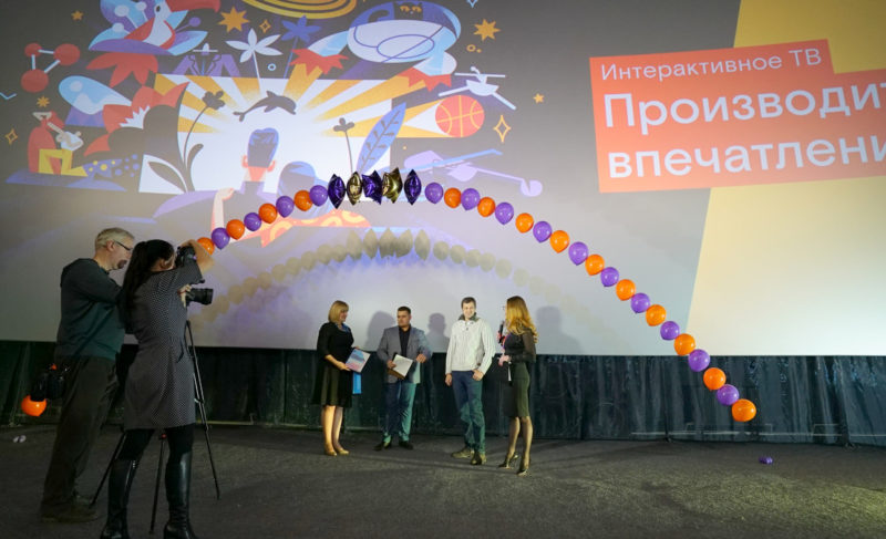 Алексей Колтунов из Рыбинска стал юбилейным абонентом интерактивного ТВ в регионе. Он получил подарки от «Ростелекома»