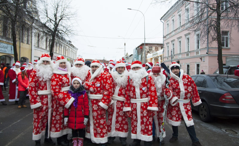«НаШествие» дедов морозов: где закроют движение и как будет ходить общественный транспорт