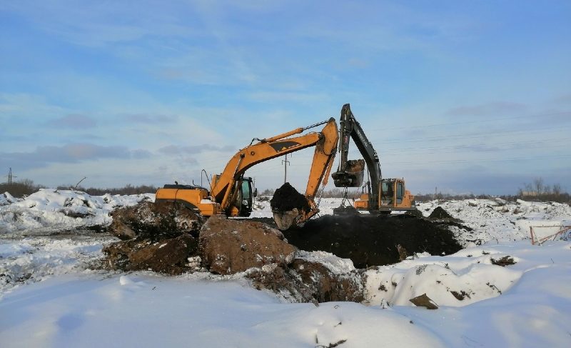 На Софийской начали рекультивировать бывший полигон. Подрядчик работает бесплатно