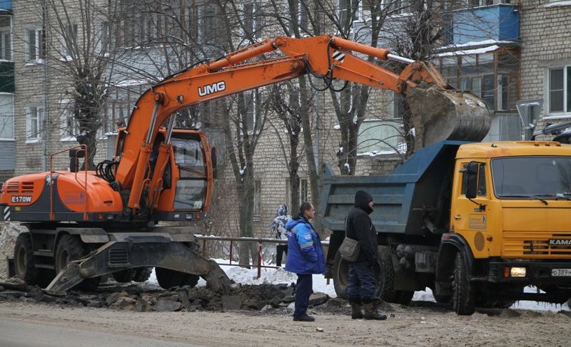 Из-за коммунальной аварии на 9 Мая вскрыли новый асфальт
