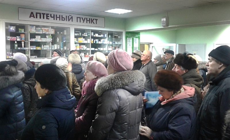 Почему в поликлинике на Горького образовалась «километровая» очередь