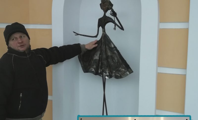 У входа в драмтеатр появятся кованые фигуры